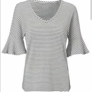 New with tags Cabi Skipper Tee 5558. Size small